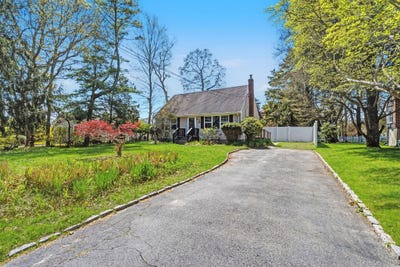 /international/us/9-white-birch-lane-remsenburg-ny-110108069674/