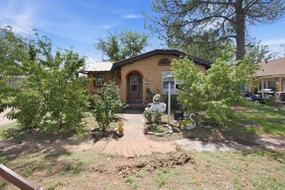 /international/us/221-e-10th-st-colorado-city-tx-110107542495/