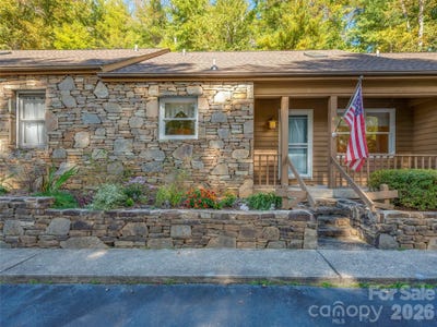 /international/us/40-sagebrush-circle-etowah-nc-110102949346/