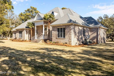 /international/us/699-country-club-drive-oak-island-nc-110104585828/