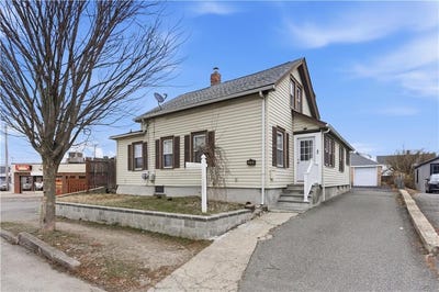 /international/us/215-kenyon-avenue-pawtucket-ri-110107229608/