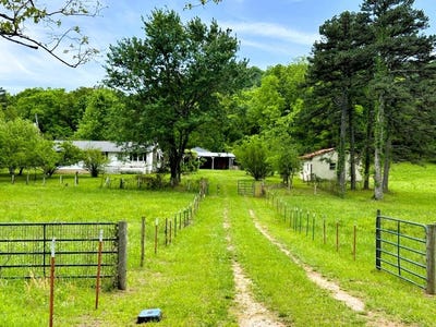 /international/us/227-cedar-creek-road-marshall-ar-110107509683/
