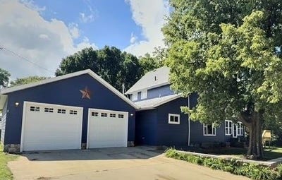 /international/us/1710-denver-avenue-spirit-lake-ia-110101152223/
