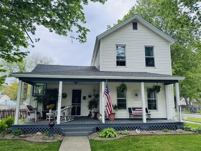 /international/us/1021-sycamore-street-niles-mi-110107987446/