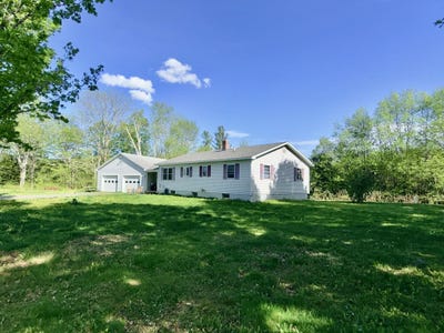 /international/us/1038-hazen-notch-road-lowell-vt-110108499515/