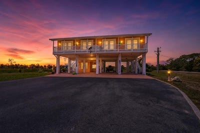 /international/us/200-202-se-205th-st-suwannee-fl-110107797199/