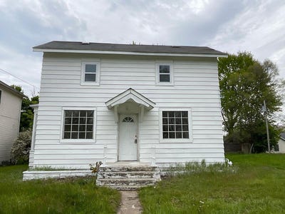 /international/us/255-high-street-benton-harbor-mi-110108930257/