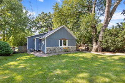 /international/us/1903-sunkist-ave-waukesha-wi-110110407491/