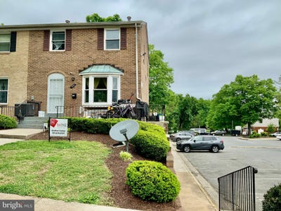 /international/us/1639-addison-road-s-district-heights-md-110107652045/