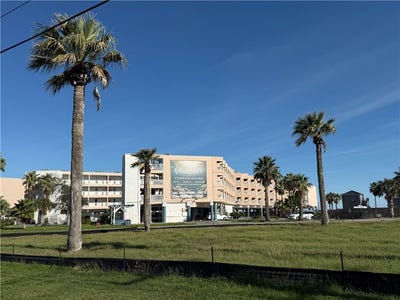 /international/us/3938-surfside-boulevard-corpus-christi-tx-110107502799/