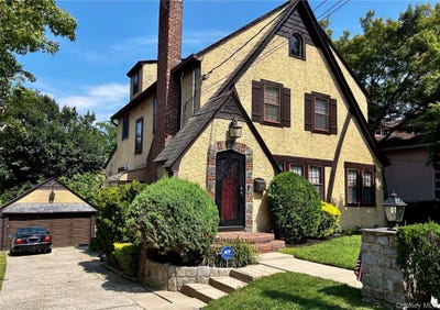 /international/us/3709-222nd-street-bayside-ny-110120462644/