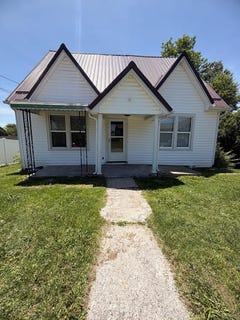 /international/us/103-kinzer-street-beckley-wv-110108412823/