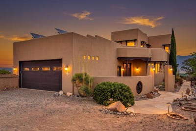 /international/us/42-sereno-court-corrales-nm-110108379879/