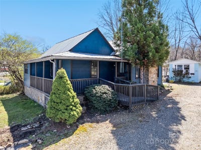 /international/us/442-and-440-walnut-street-waynesville-nc-110098620444/