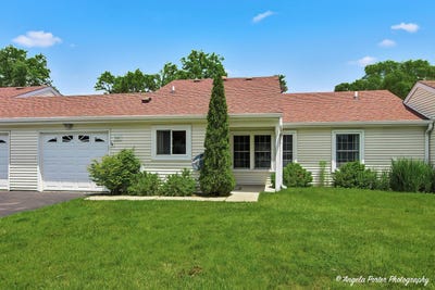 /international/us/7227-wheaton-lane-fox-lake-il-110108931664/