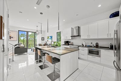 /international/us/1811-nw-42nd-drive-boca-raton-fl-110106454601/