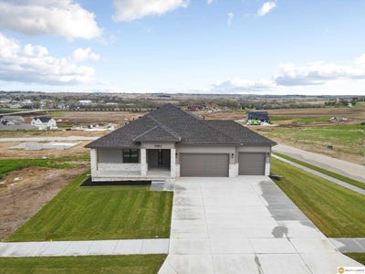 /international/us/10901-n-161-street-bennington-ne-110098966288/