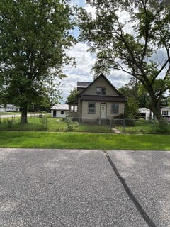 /international/us/143-n-clark-street-lone-rock-wi-110100500211/