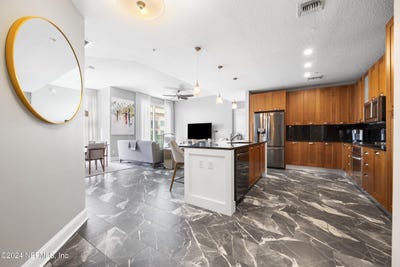 /international/us/1431-riverplace-boulevard-jacksonville-fl-110095568244/