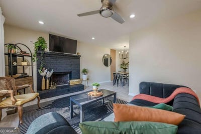 /international/us/3006-deshong-drive-stone-mountain-ga-110120772919/