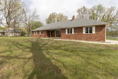/international/us/489-meadowview-drive-marshfield-mo-110107390156/