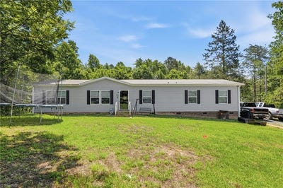/international/us/121-sweetbriar-road-thomasville-nc-110108413956/