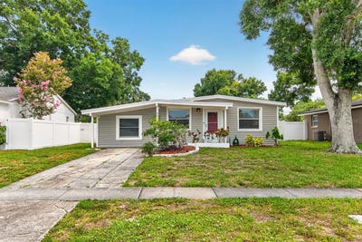/international/us/9042-southern-comfort-drive-largo-fl-110109033219/