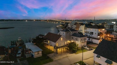 /international/us/241-moonlight-drive-atlantic-beach-nc-110099873069/