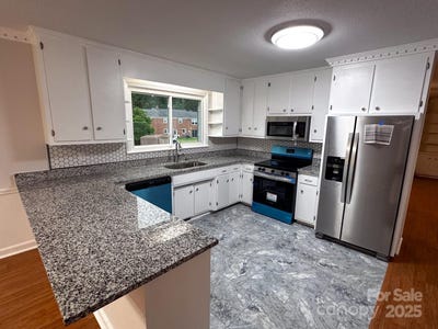 /international/us/404-kings-drive-cherryville-nc-110099318642/