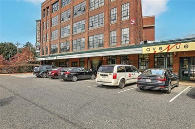 /international/us/20-newman-avenue-east-providence-ri-110102656624/