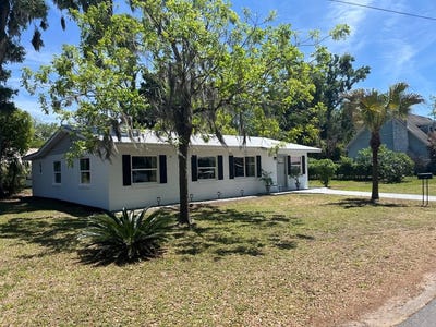 /international/us/216-ne-third-st-trenton-fl-110107436751/