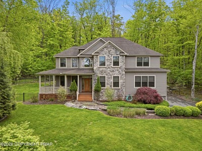 /international/us/1007-jefferson-drive-east-stroudsburg-pa-110108119251/