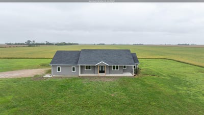 /international/us/19405-county-highway-e24-whiting-ia-110110295465/