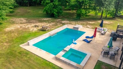 /international/us/807-s-meadows-dr-diboll-tx-110099140963/