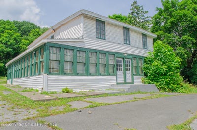 /international/us/1620-columbia-turnpike-castleton-on-hudson-ny-110107820802/