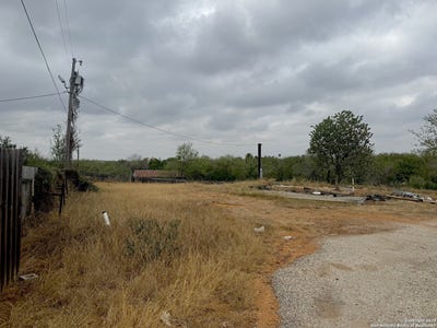 /international/us/103-oleander-cotulla-tx-110103719419/
