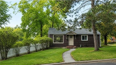 /international/us/823-elm-street-hudson-wi-110108381791/