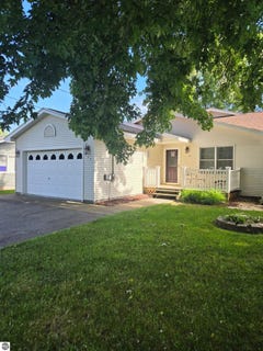 /international/us/557-townline-road-tawas-city-mi-110109112523/