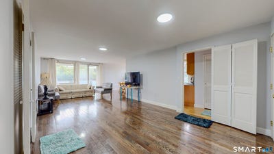 /international/us/1-strawberry-hill-court-stamford-ct-110108502667/