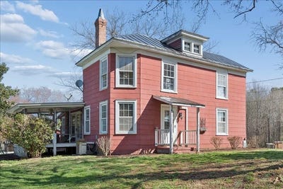 /international/us/80-howell-place-clarksville-va-110106275818/