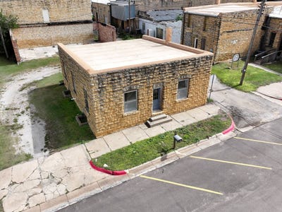 /international/us/123-n-4th-st-lincoln-ks-110105068884/