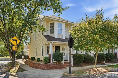 /international/us/7962-camden-hollow-road-huntersville-nc-110120458459/