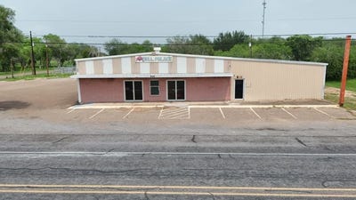 /international/us/408-marcos-hinojosa-avenue-hebbronville-tx-110086888355/