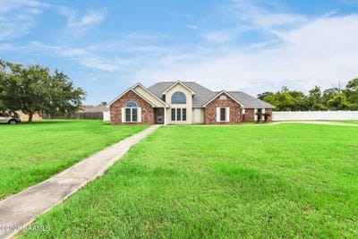/international/us/139-arapaho-lane-opelousas-la-110108239367/
