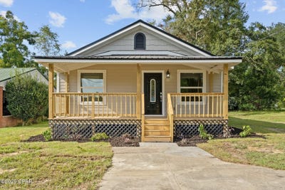 /international/us/4204-clay-street-marianna-fl-110100848261/