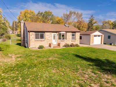 /international/us/2237-bronson-drive-mounds-view-mn-110120577636/