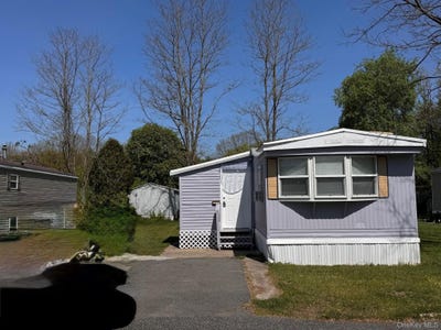 /international/us/23-daisy-dr-port-jervis-ny-110108253980/