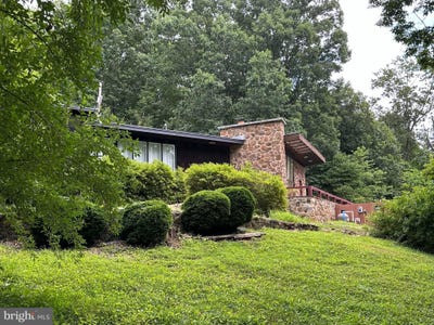 /international/us/181-hawksbill-pines-road-stanley-va-110100891184/