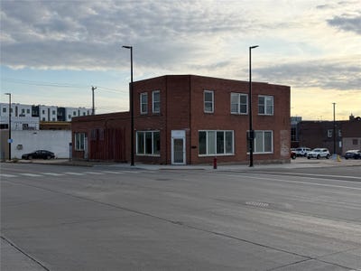 /international/us/423-wisconsin-street-eau-claire-wi-110120499265/