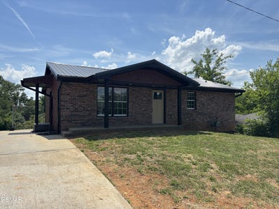 /international/us/709-8th-street-newport-tn-110108202315/